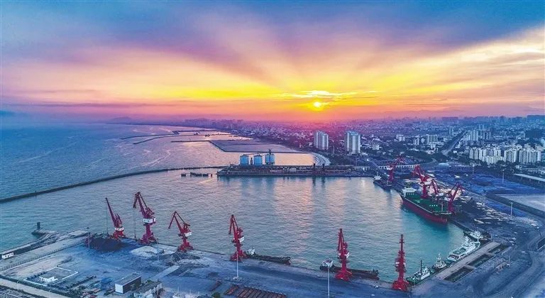 聚焦“三大重點任務”即東方機場建設、八所港發展、臨港產業園發展，推動經濟實力顯著增強.....