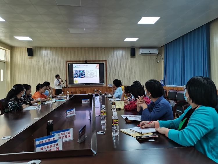 1-調研團隊來到學校了解基本情況。海口市第二十五小學供圖