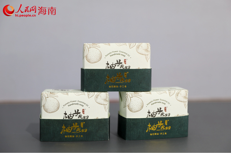 澄邁縣蜜柚產(chǎn)業(yè)規(guī)劃一二三產(chǎn)業(yè)深度融合。圖為手工皂。