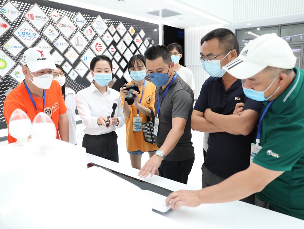 參觀洋浦經濟開發區展示館