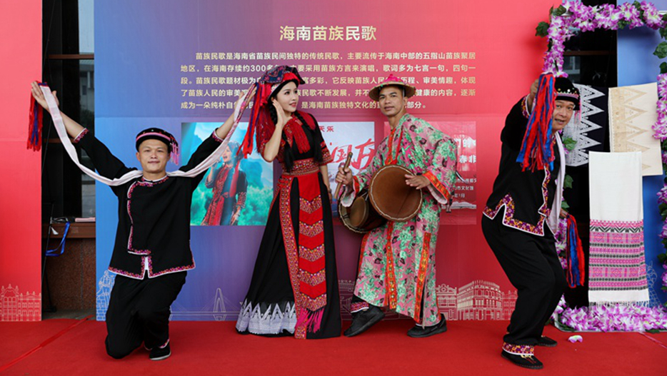 海南黎苗特色歌舞驚艷亮相第21屆國際潮團聯誼年會