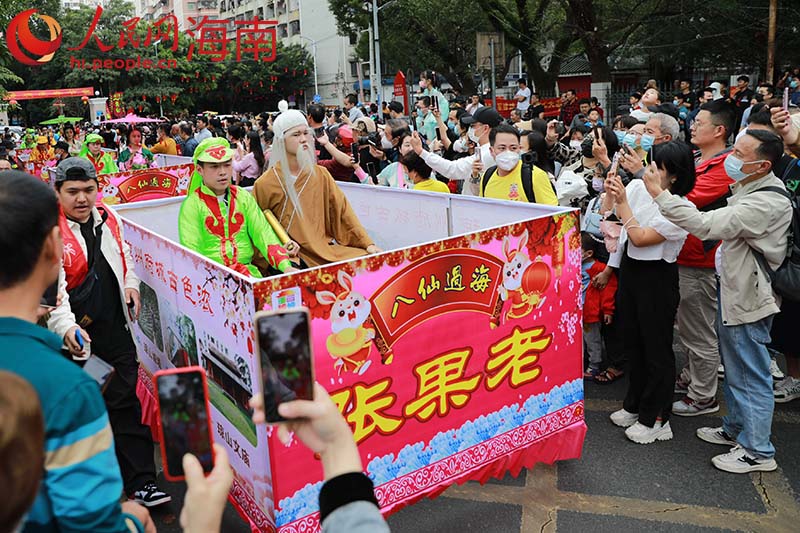 “馬匹”花車方陣。 人民網 孟凡盛攝