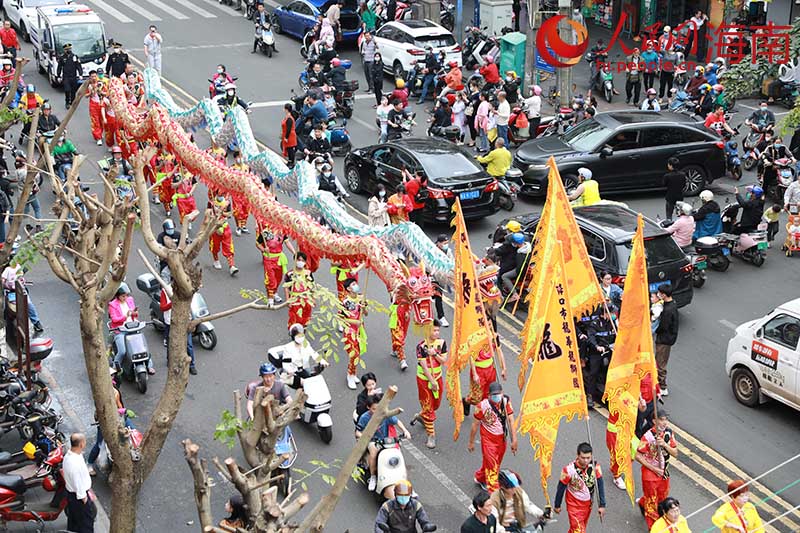 “馬匹”花車方陣。 人民網(wǎng) 孟凡盛攝