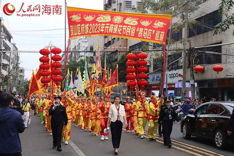 “馬匹”花車方陣。 人民網(wǎng) 牛良玉攝