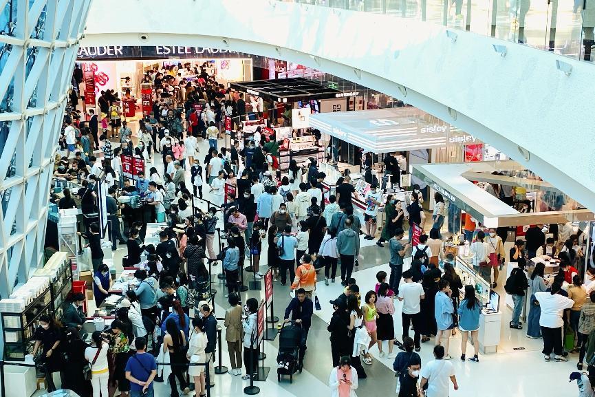 三亞國際免稅城門庭若市。三亞國際免稅城供圖