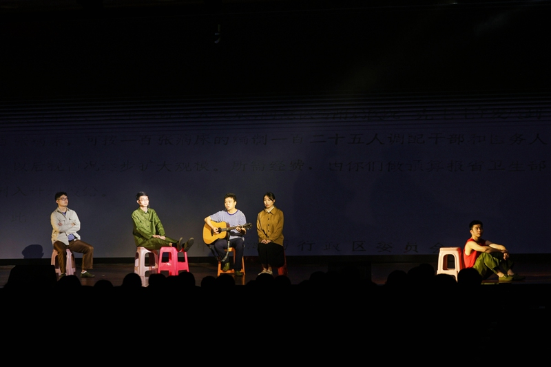 演出現(xiàn)場(chǎng)。海南醫(yī)學(xué)院供圖