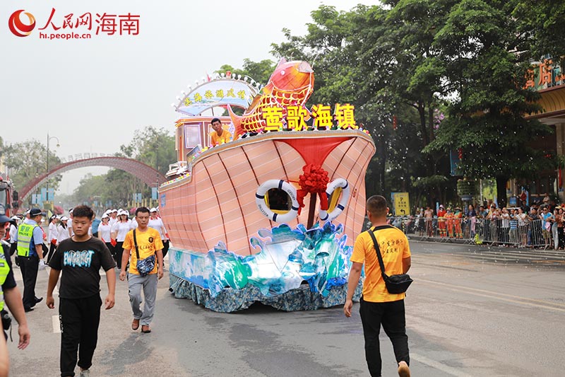 鶯歌海鎮花車。人民網 孟凡盛攝