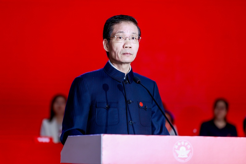 中國科學院院士、海南醫學院校長陳國強發表主旨講話。