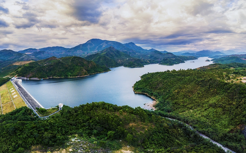 三亞崖州區(qū)全力呵護綠水青山不放松。崖州區(qū)委宣傳部供圖