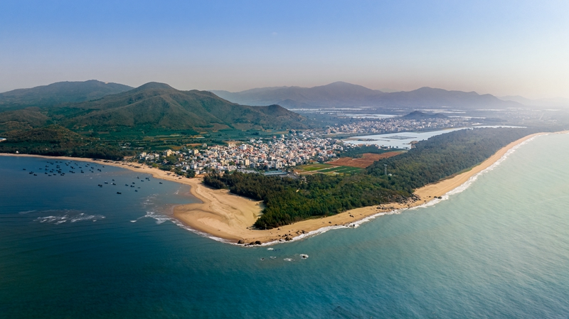 三亞崖州區(qū)全力呵護綠水青山不放松。崖州區(qū)委宣傳部供圖