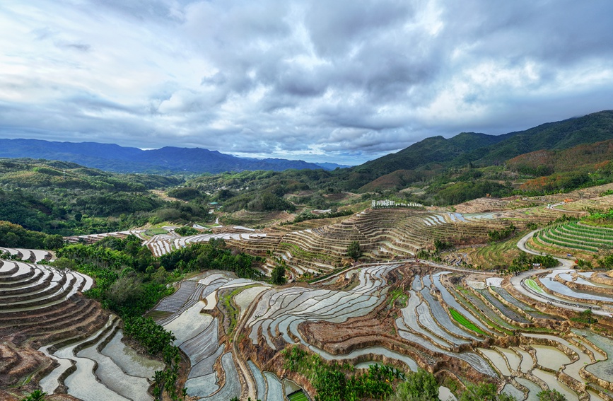 牙胡梯田，全年皆景，每年吸引著眾多游客前來(lái)觀賞和旅游。孟志軍攝