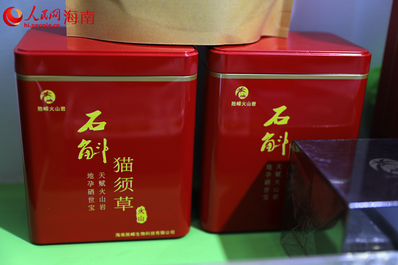 “活力新秀英 數(shù)字復(fù)興城”主題展館展出的石斛產(chǎn)品。 人民網(wǎng)記者 孟凡盛攝