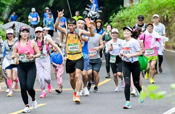 2024年三亞經(jīng)濟(jì)圈熱帶雨林挑戰(zhàn)賽首戰(zhàn)在陵水吊羅山鳴槍起跑。三亞市旅游行業(yè)協(xié)會聯(lián)合會供圖