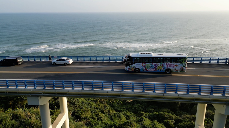 海南環島旅游公路觀光巴士。海汽集團供圖