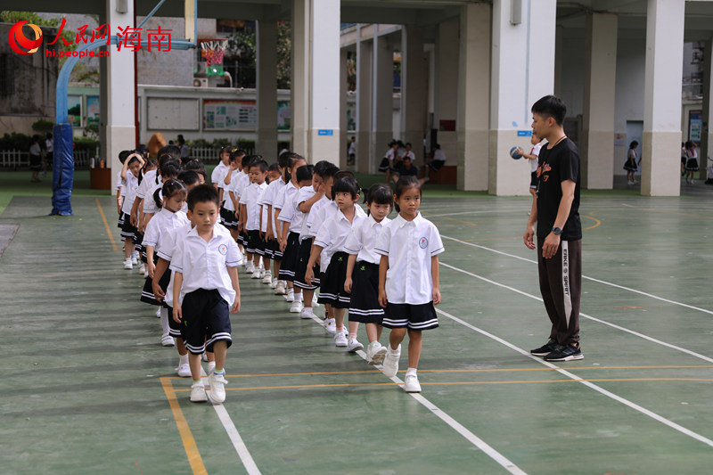 學生正在上體育課。 人民網記者 孟凡盛攝