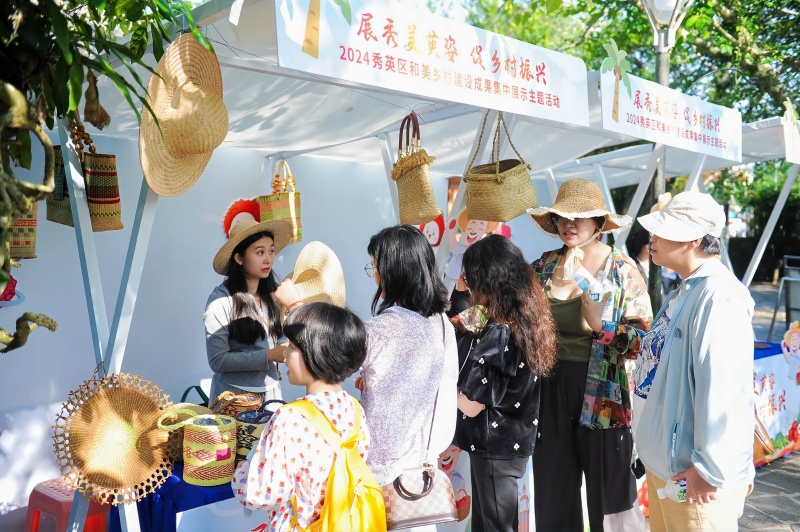 活動現場，特色農產品集市熱鬧非凡。 主辦方供圖