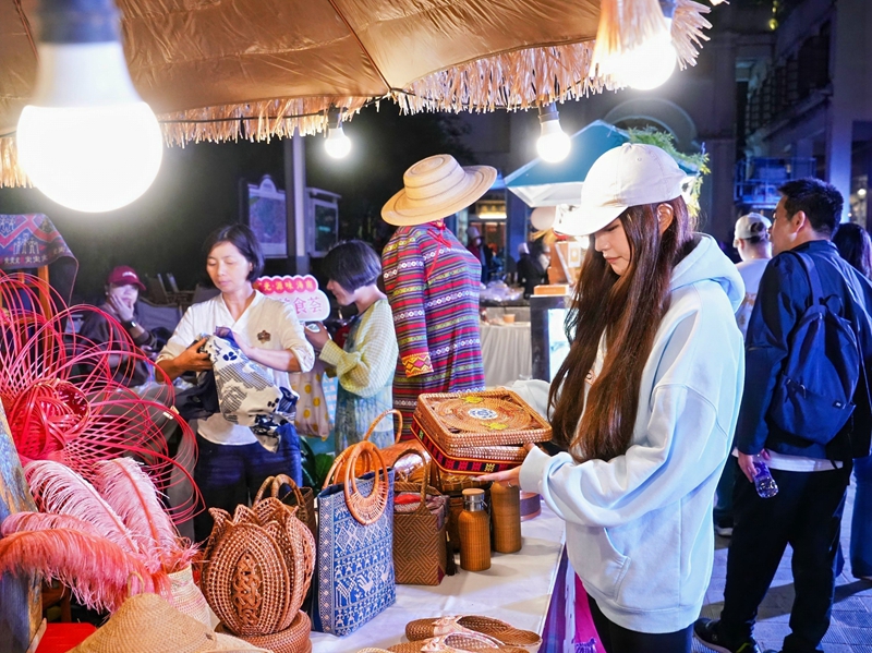 美食薈上的非遺藤編展位。主辦方供圖