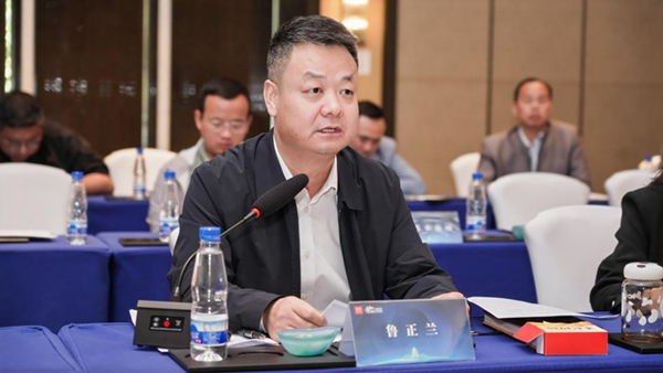 海棠區委書記魯正蘭發表講話