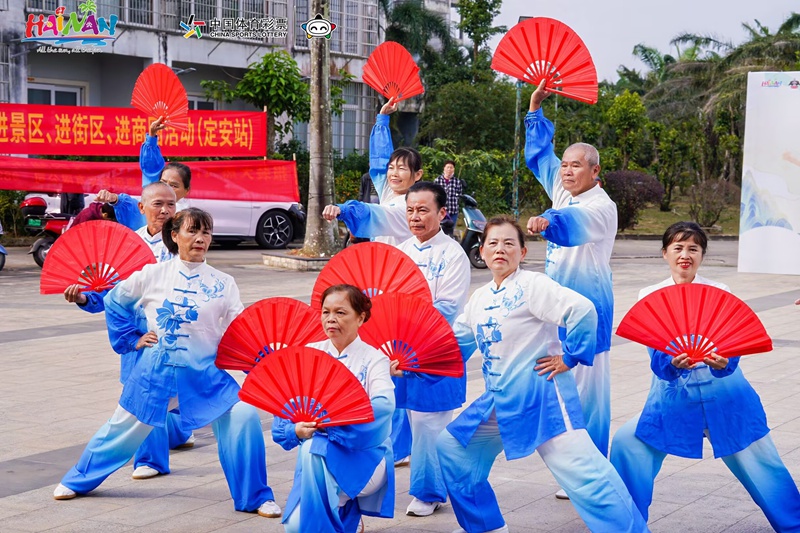 圖說(shuō)：武術(shù)進(jìn)景區(qū)、街區(qū)、商圈活動(dòng)現(xiàn)場(chǎng)。主辦方供圖