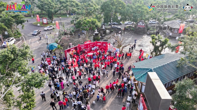 全國新年登高健身大會（海南海口站）現(xiàn)場。 主辦方供圖