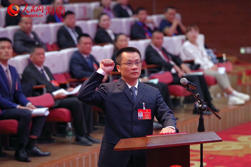 保亭黎族苗族自治縣人民政府縣長蔡曜澤。人民網
