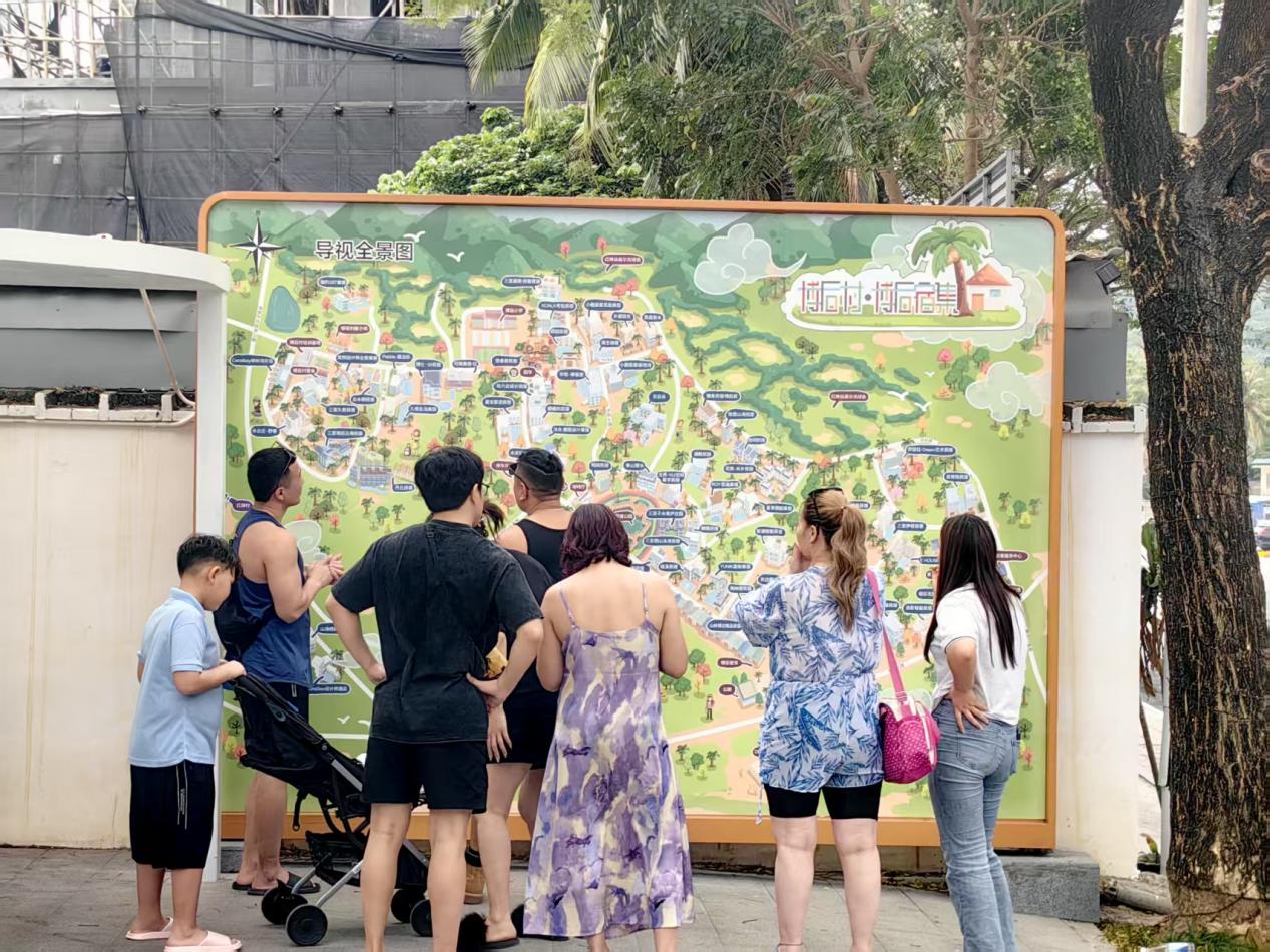 地圖里面尋寶藏。胡魁攝