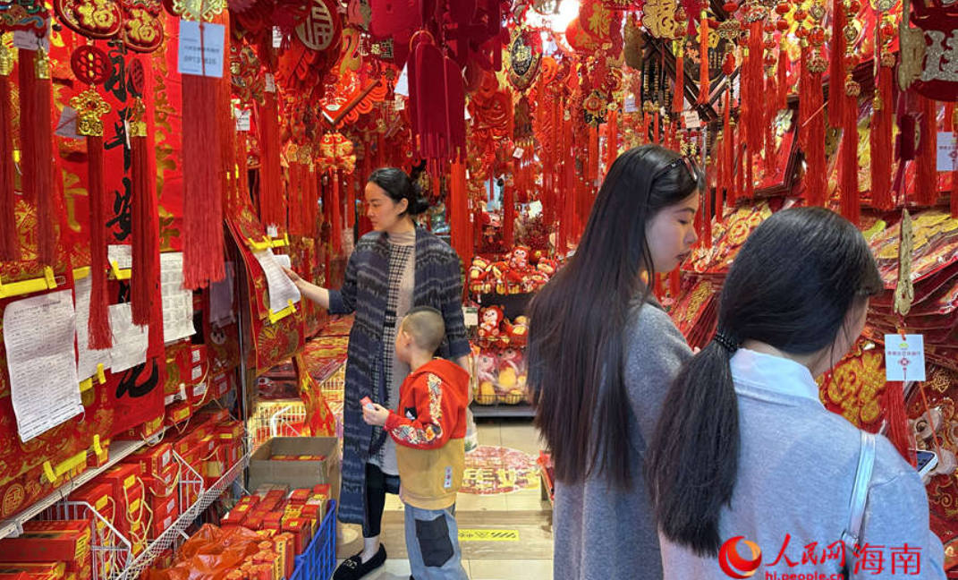 新春走基層｜買春聯辦年貨 歡歡喜喜過大年
