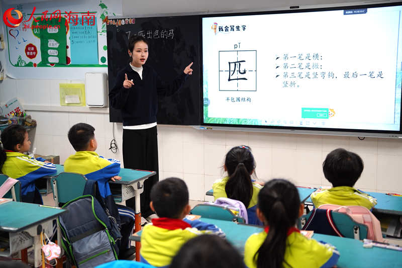 王芮在上課。 人民網記者 孟凡盛攝