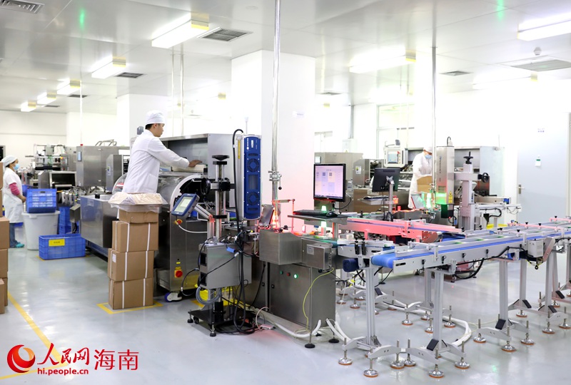 位于海口國家高新區(qū)的海南亞洲制藥股份有限公司綠色生產(chǎn)車間。人民網(wǎng)記者 符武平攝