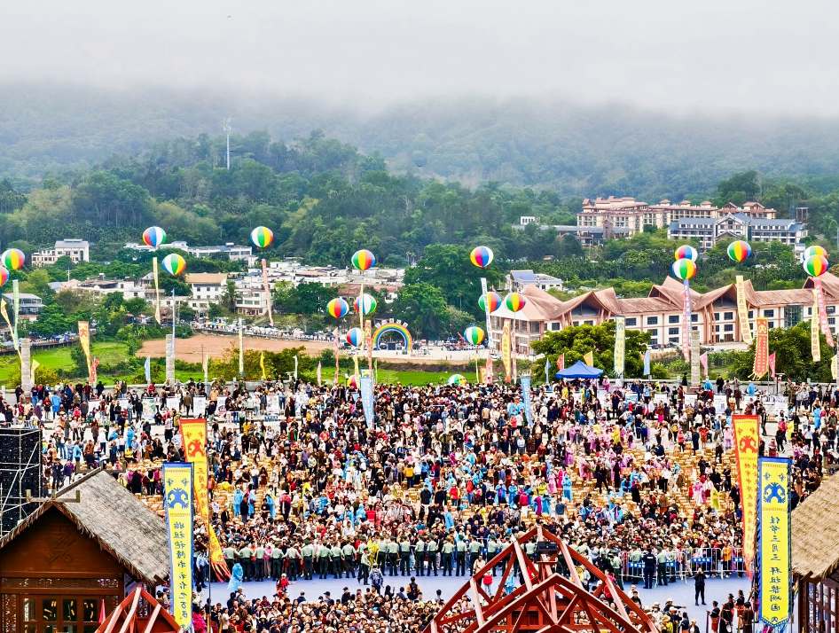 2025年“三月三”祭祀袍隆扣活動在五指山市舉行