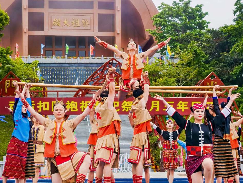 2025年“三月三”祭祀袍隆扣活動在五指山市舉行