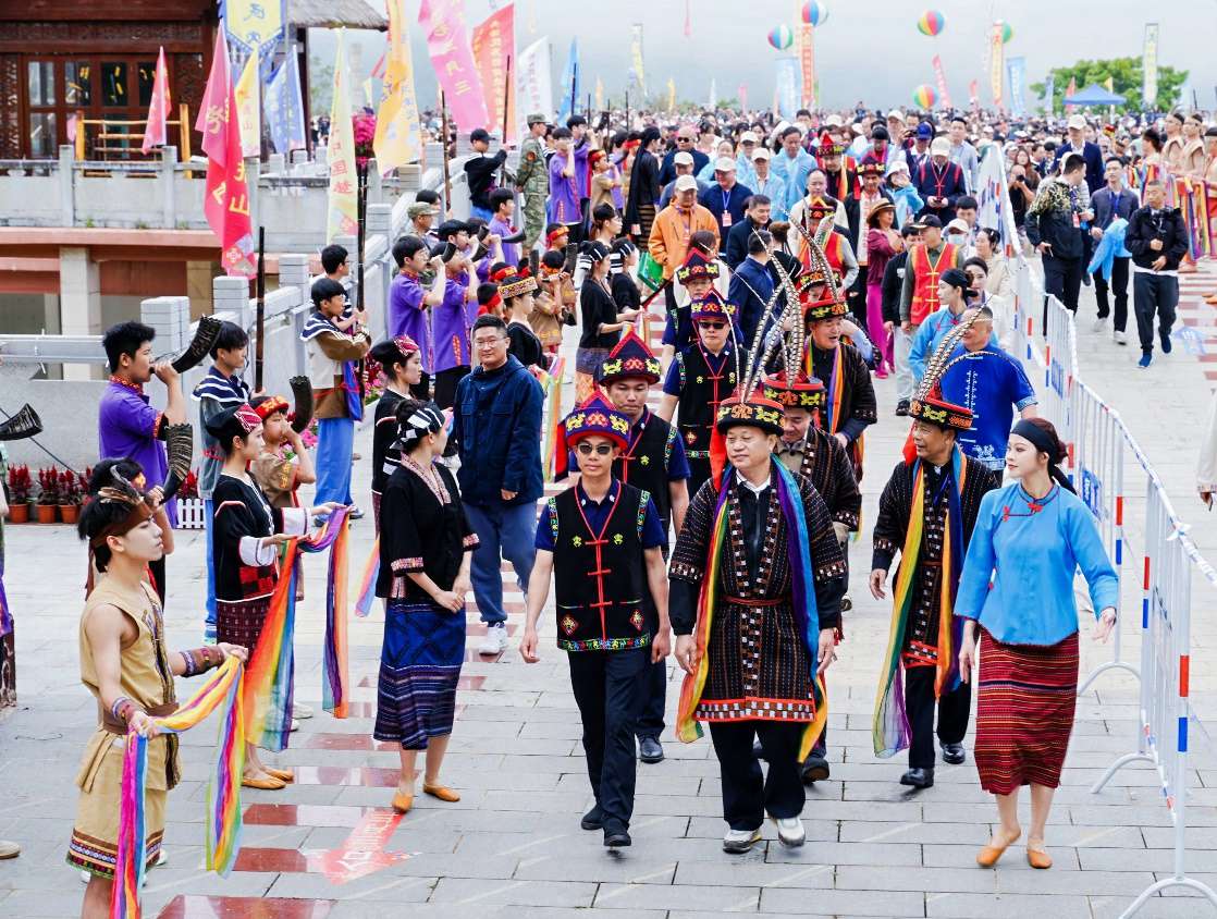 2025年“三月三”祭祀袍隆扣活動在五指山市舉行