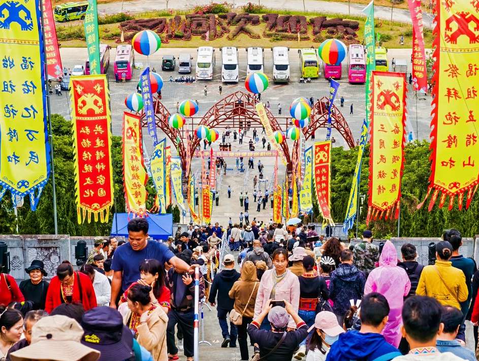 2025年“三月三”祭祀袍隆扣活動在五指山市舉行