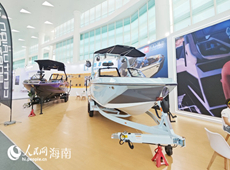 游艇靜態(tài)展示區(qū)內(nèi)展示的游艇