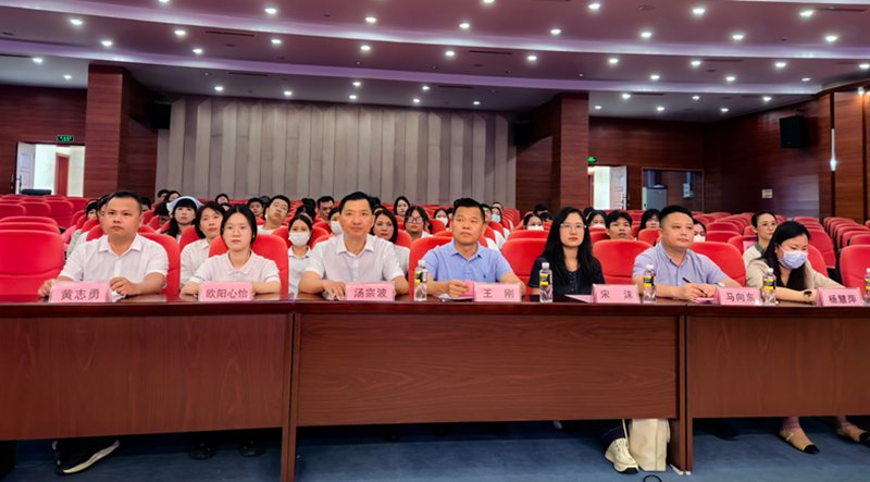 保亭公益慈善宣傳暨“公益海南”海南省第二屆社會組織公益創投大賽（保亭賽區）舉辦。保亭安欣社會工作服務中心供圖.jpg