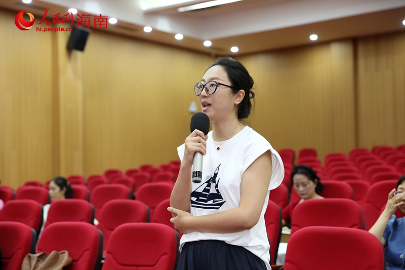 參評單位代表與專家面對面交流。人民網記者 符武平攝