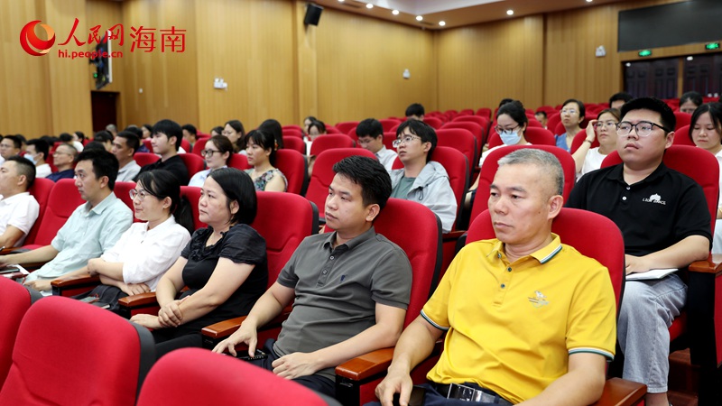 參評單位代表在現場認真聆聽。人民網記者 符武平攝