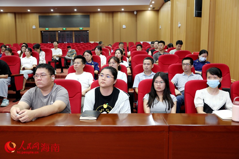 參評單位代表在現場認真聆聽。人民網記者 符武平攝